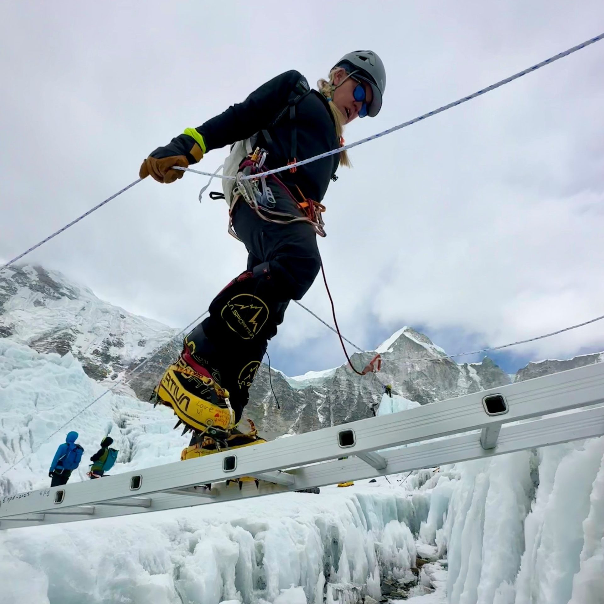 Ladder crossing in the Khumbu Icefall
